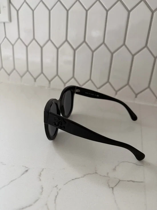 CHANEL Black Oversized Cat-Eye Sunglasses - Picture 7 of 7